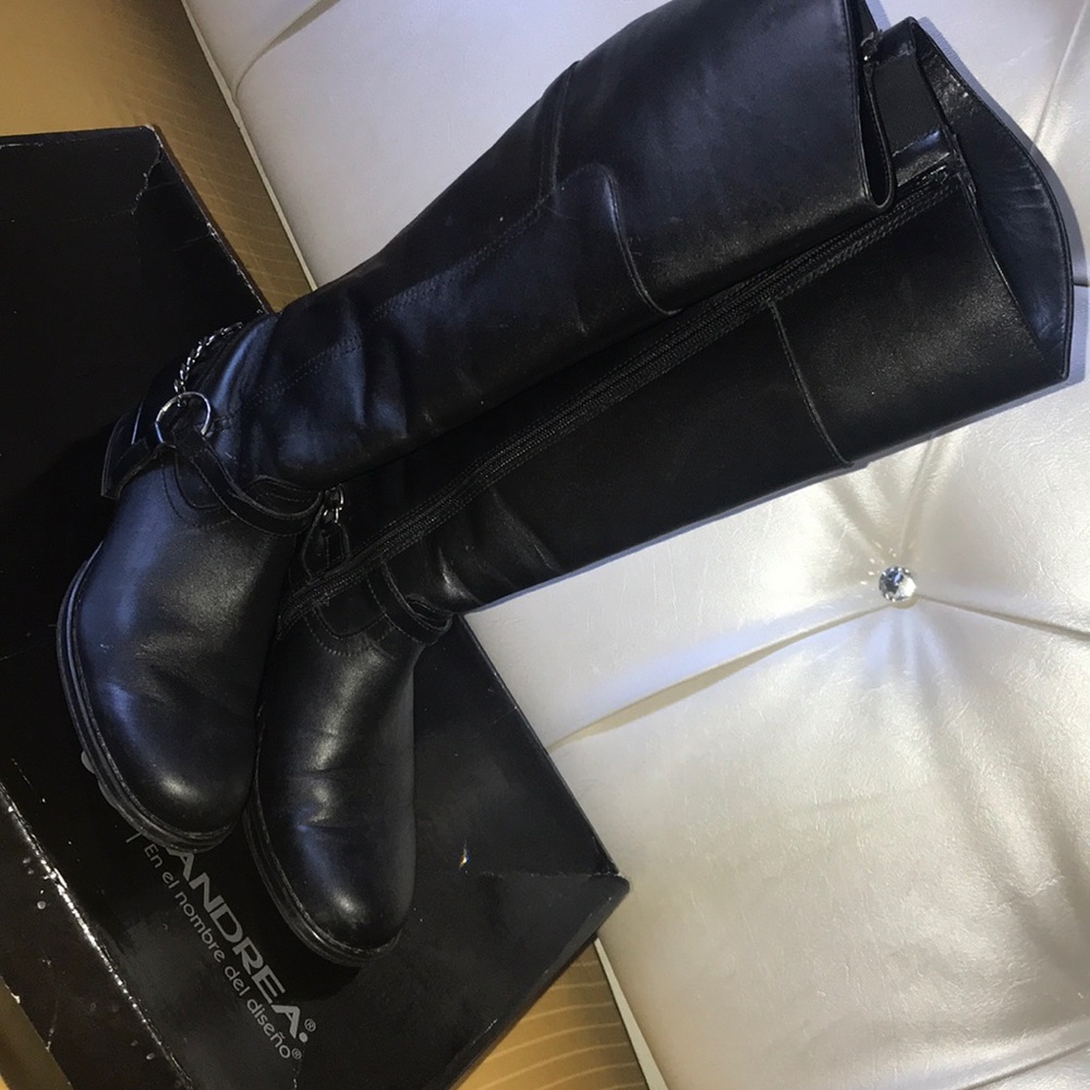 Boots - Picture 3 of 3
